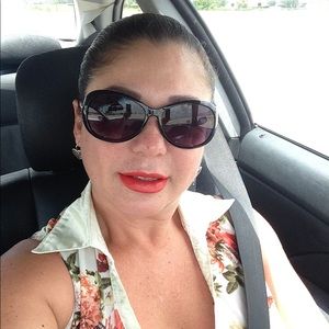 Meet your Posher, Gloria